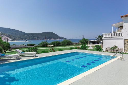 Villa Karavos Waterfront