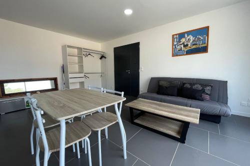 Bright T2 With Garden And Garage