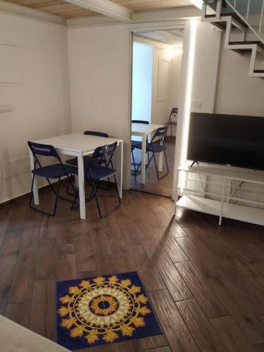 Μια τηλεόραση ή/και κέντρο ψυχαγωγίας στο L & F Apartment's