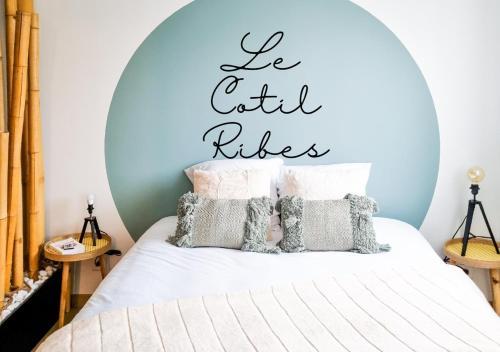 a bed with a sign that reads be evil rises at Le Cotil Ribes in Grangues