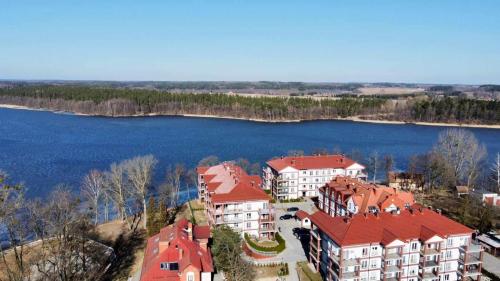 an aerial view of a building next to a lake at Apartament nad Jeziorem w Olecku in Olecko