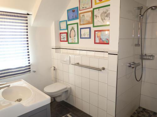 Ένα μπάνιο στο Holiday Home Reethuus by Interhome