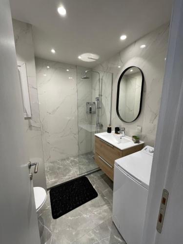 ThesSpacious Apartment