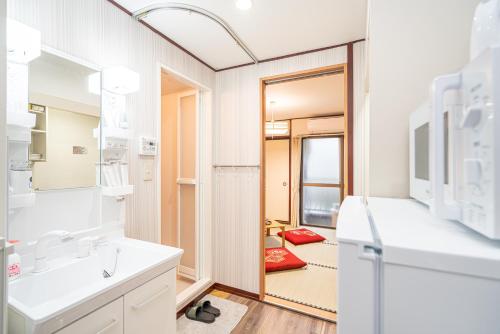 a bathroom with a sink and a mirror at NEW OPEN! Nearest JR Shinokubo and JR soubu line HIgashinakano, shinjuku 5 minute ginza 25 minute asakusa 35 minute in Tokyo