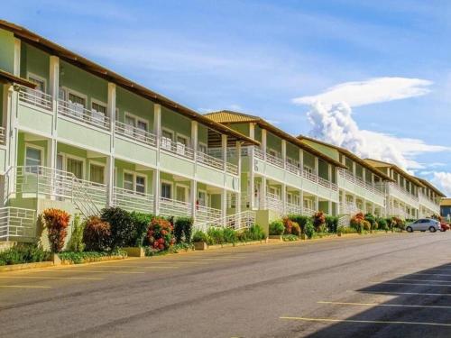 a row of apartment buildings on a street at Ap Completo Parq. Aquát. Sensacional Grátis in Caldas Novas