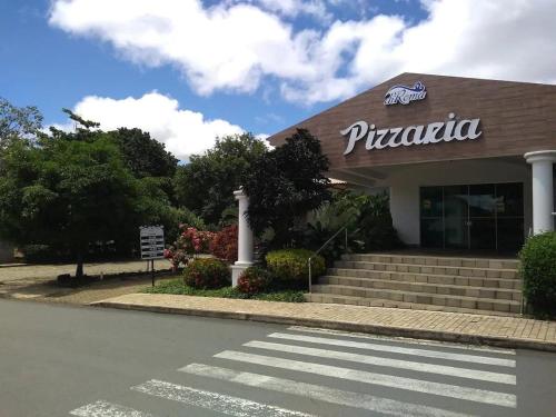 a philipperia store on the side of a street at Ap Completo Parq. Aquát. Sensacional Grátis in Caldas Novas