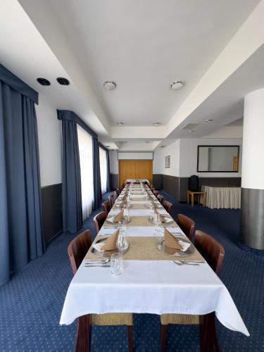 a long dining room with a long table with chairs at Hotel Theresia in Kolín