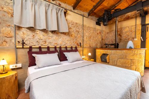 Postel nebo postele na pokoji v ubytování Villa Fabrica Baladakis adults only