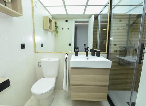 A bathroom at Edificio Amatista