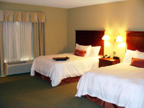 a hotel room with two beds and a window at Hampton Inn Calera in Calera