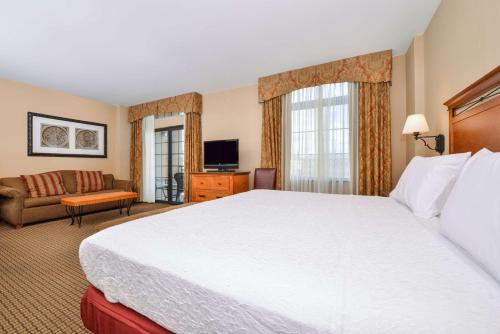 a hotel room with a large bed and a couch at Hampton Inn and Suites Coeur d'Alene in Coeur d'Alene