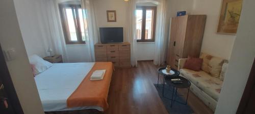 a small room with a bed and a couch at Vila Dora Supetar in Supetar
