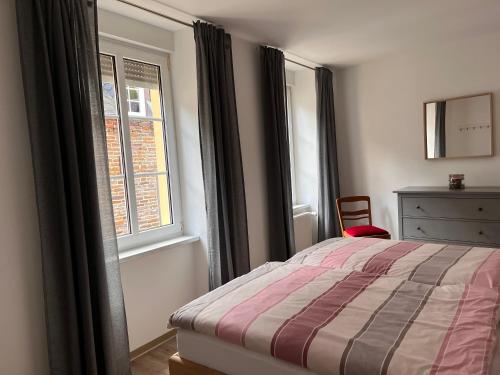 a bedroom with a bed and a window at Ferienhaus Heinrich in Ediger-Eller