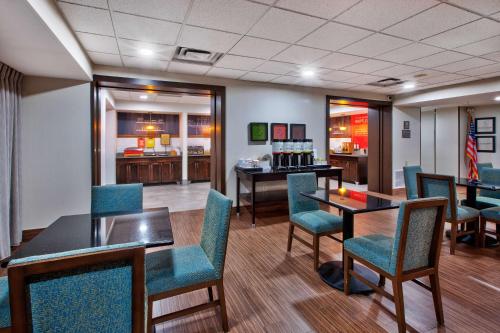 Posezení v ubytování Hampton Inn Clarion