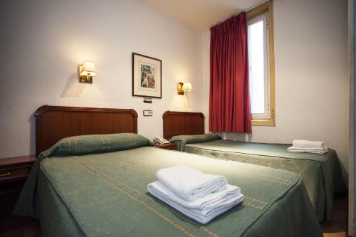 Posteľ alebo postele v izbe v ubytovaní Pensión Carrera