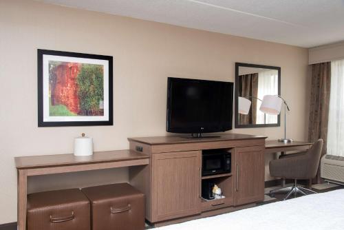 a hotel room with a television and a desk at Hampton Inn Seymour in Seymour
