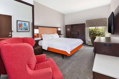 Televisyen dan/atau pusat hiburan di Hampton Inn Columbus/Delaware I-71 North