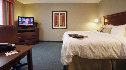 TV a/nebo společenská místnost v ubytování Hampton Inn & Suites Columbus Polaris