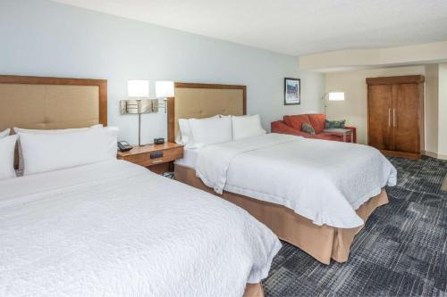 Katil atau katil-katil dalam bilik di Hampton Inn Columbia