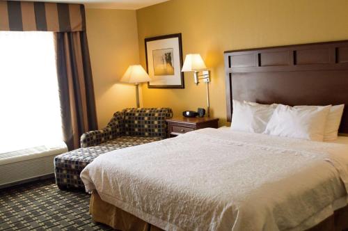 Katil atau katil-katil dalam bilik di Hampton Inn & Suites Columbia at the University of Missouri