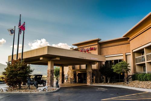a hotel with a car parked in a parking lot at Hampton Inn Caryville-I-75/Cove Lake-State Park in Caryville