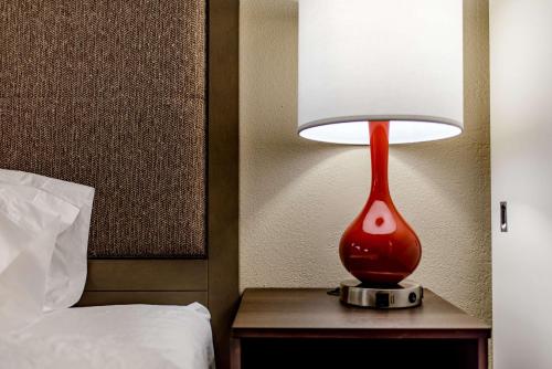 a red lamp sitting on a table next to a bed at Hampton Inn Caryville-I-75/Cove Lake-State Park in Caryville
