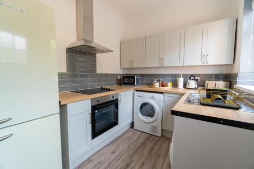Kuchyň nebo kuchyňský kout v ubytování Stylish 3 Bedroom House - Central Location