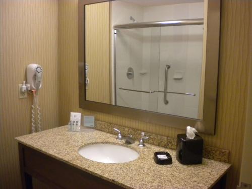 Hampton Inn & Suites Cincinnati / Uptown - University Area Image