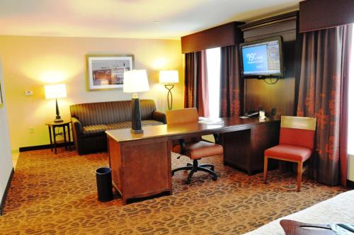 Hampton Inn & Suites Cincinnati / Uptown - University Area Image