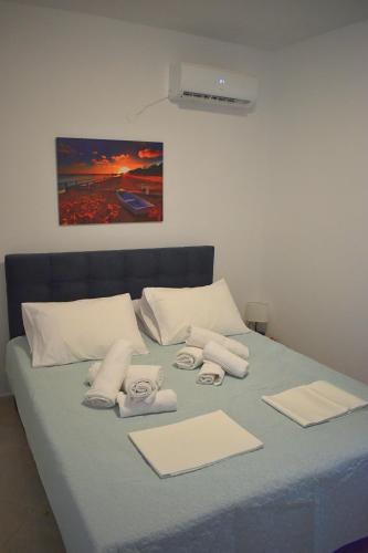 a bed with towels on top of it at Charming House in Kástron