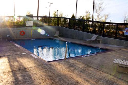 Бассейн в Hampton Inn Dallas-Rockwall или поблизости