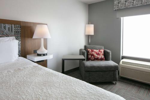 Ένα ή περισσότερα κρεβάτια σε δωμάτιο στο Hampton Inn Dubuque
