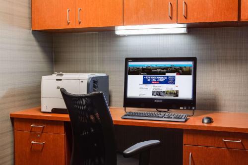 Μια τηλεόραση ή/και κέντρο ψυχαγωγίας στο Hampton Inn Dubuque