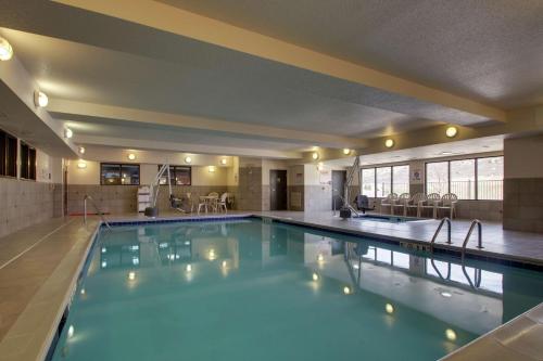 a large swimming pool in a hotel room at Hampton Inn & Suites Denver Littleton in Littleton