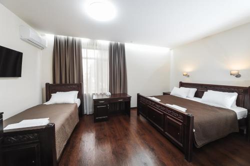 Katil atau katil-katil dalam bilik di Dvin Hotel