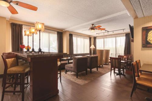 Гостиная зона в Hampton Inn Des Moines-Airport