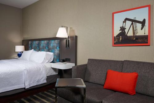 Una cama o camas en una habitación de Hampton Inn Eagle Pass