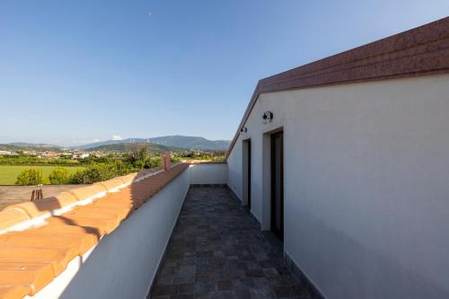 a balcony of a white building with a roof at Agri Charme Tenuta Picilli in Albanella