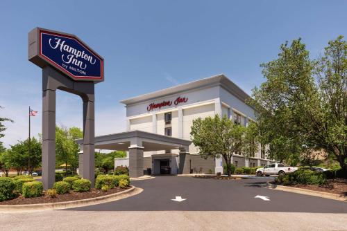 a sign in front of a shopping center at Hampton Inn Florence Midtown near University of North Alabama in Florence