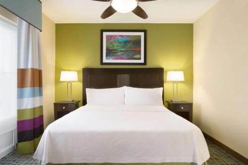 Katil atau katil-katil dalam bilik di Homewood Suites Fort Myers Airport - FGCU