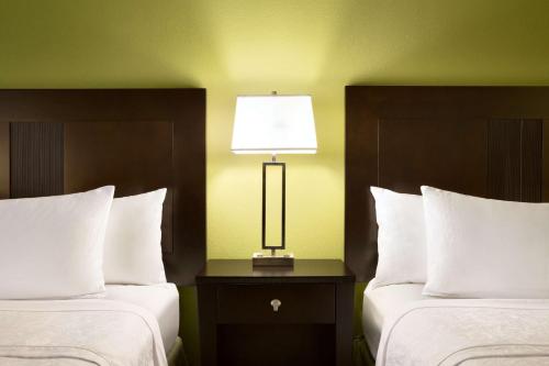 Katil atau katil-katil dalam bilik di Homewood Suites Fort Myers Airport - FGCU