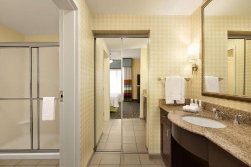 Ένα μπάνιο στο Homewood Suites Fort Myers Airport - FGCU