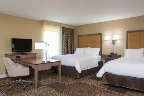 Ένα ή περισσότερα κρεβάτια σε δωμάτιο στο Hampton Inn & Suites Fremont