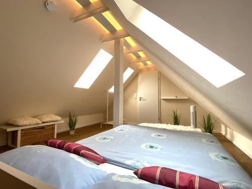 a attic room with a large bed with a skylight at Apartment am Schloss in Brühl