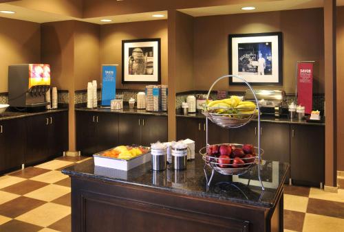 a lobby with a counter with fruit in baskets on it at Hampton Inn Gadsden/Attalla Interstate 59 in Gadsden