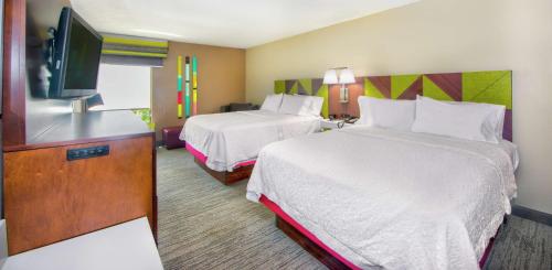 Ein Bett oder Betten in einem Zimmer der Unterkunft Hampton Inn Gaffney