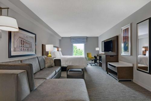 Postel nebo postele na pokoji v ubytování Hampton Inn Gallatin