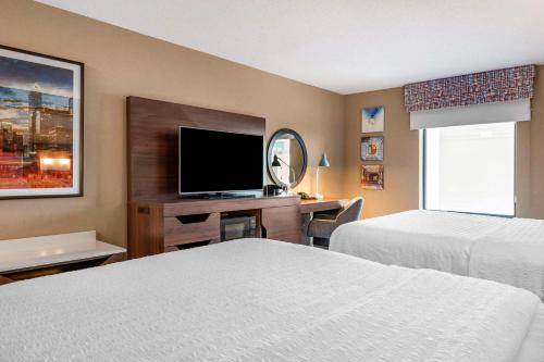 Ένα ή περισσότερα κρεβάτια σε δωμάτιο στο Hampton Inn Greenfield
