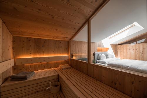 a sauna with a bed and a window in it at Sunnseit Apartment 6 in Ultimo