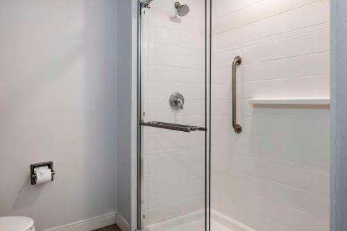 Ένα μπάνιο στο Hampton Inn Greenfield